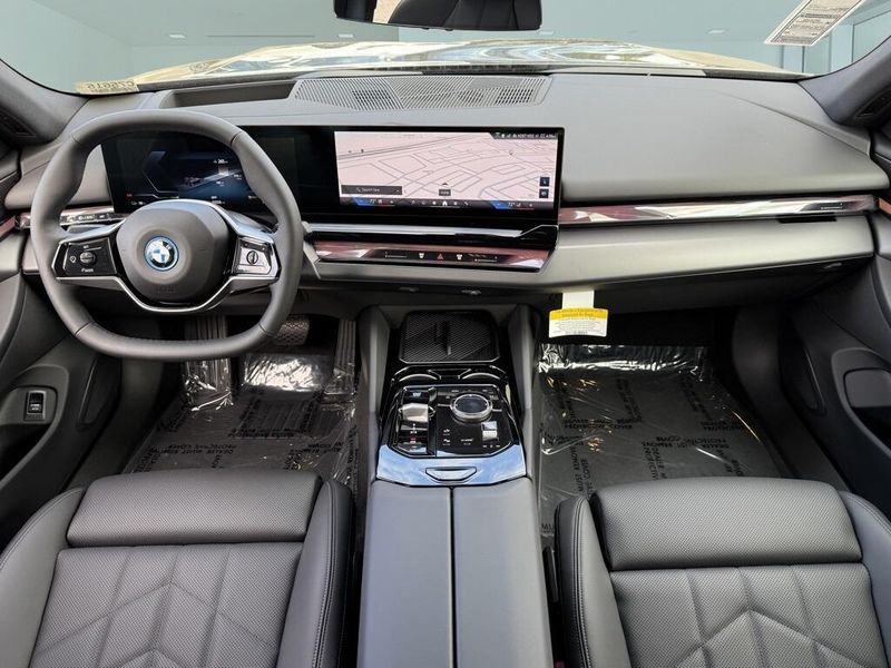 2025 BMW i5 eDrive40Image 27
