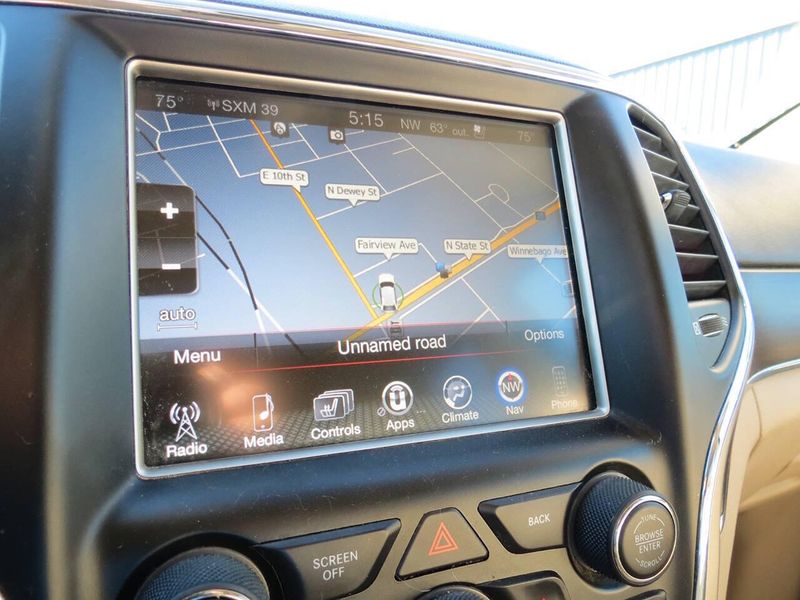 Used 2017 Jeep Grand Cherokee Overland 4x4 4dr SUVImage 16