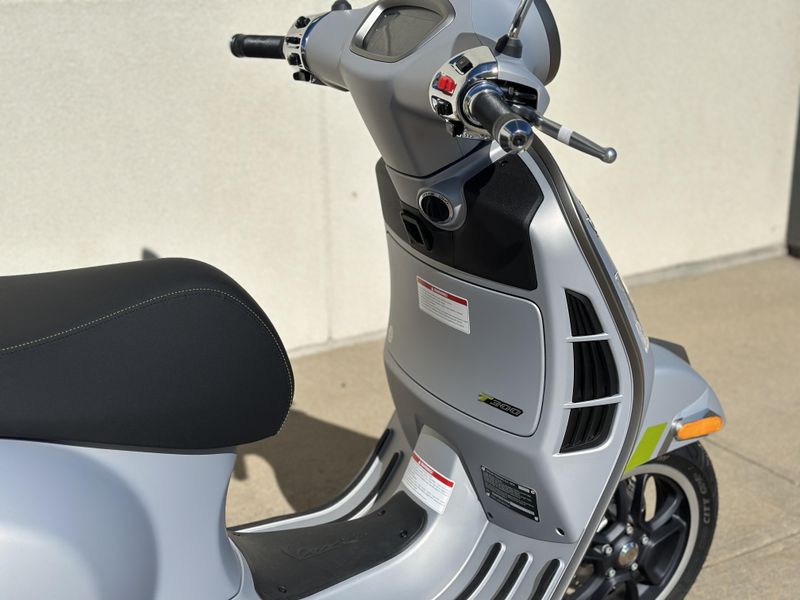 2024 Vespa GTS 300 SUPERTECH  in a GRIGIO ENT exterior color. Cross Country Powersports 732-491-2900 crosscountrypowersports.com 