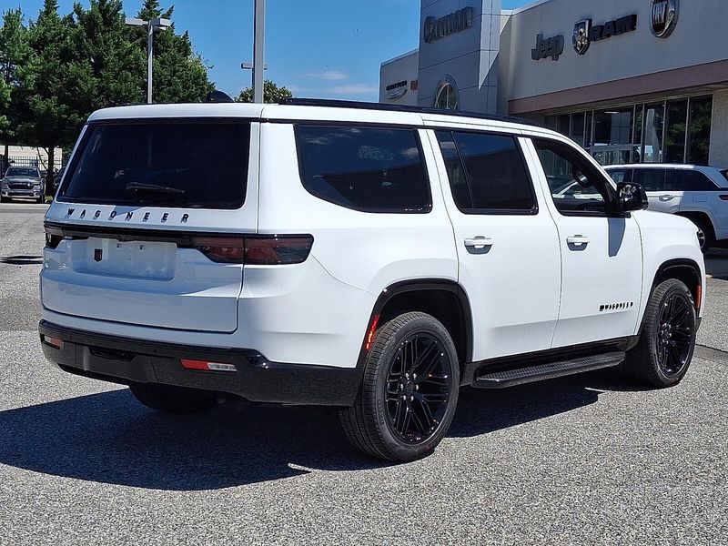2025 Jeep Wagoneer Carbide photo 4