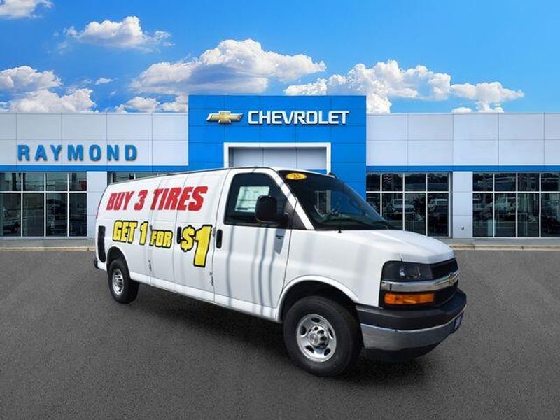 New 2025 Chevrolet Express 2500 Work VanImage 11