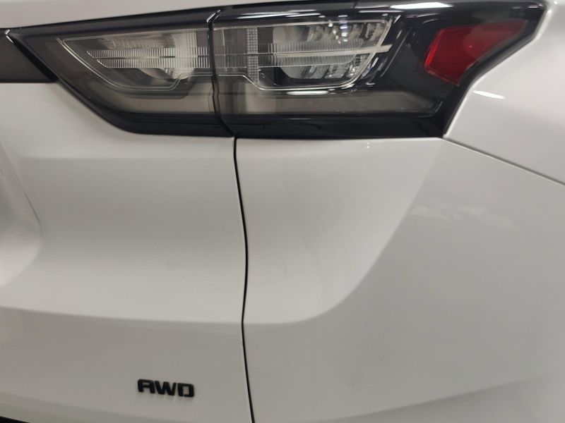 2021 Chevrolet Traverse Premier High Country photo 2