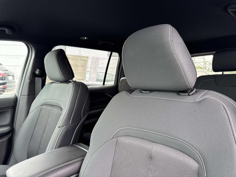 New 2026 Jeep Grand Cherokee L Laredo 4x2