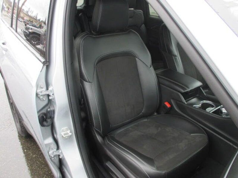 Used 2024 Jeep Grand Cherokee L AltitudeImage 22