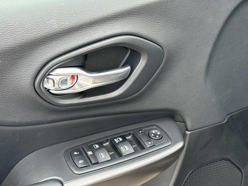 Used 2019 Jeep Cherokee Latitude Plus FWD