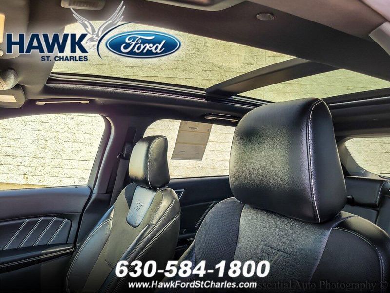 2022 Ford Edge ST photo 8