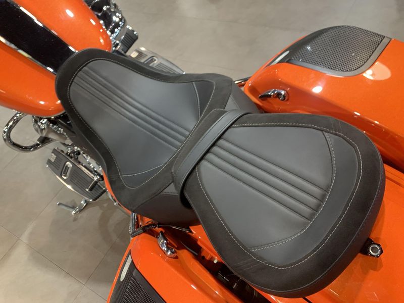 Used 2022 Harley-Davidson Road Glide CVO Road Glide Image 19