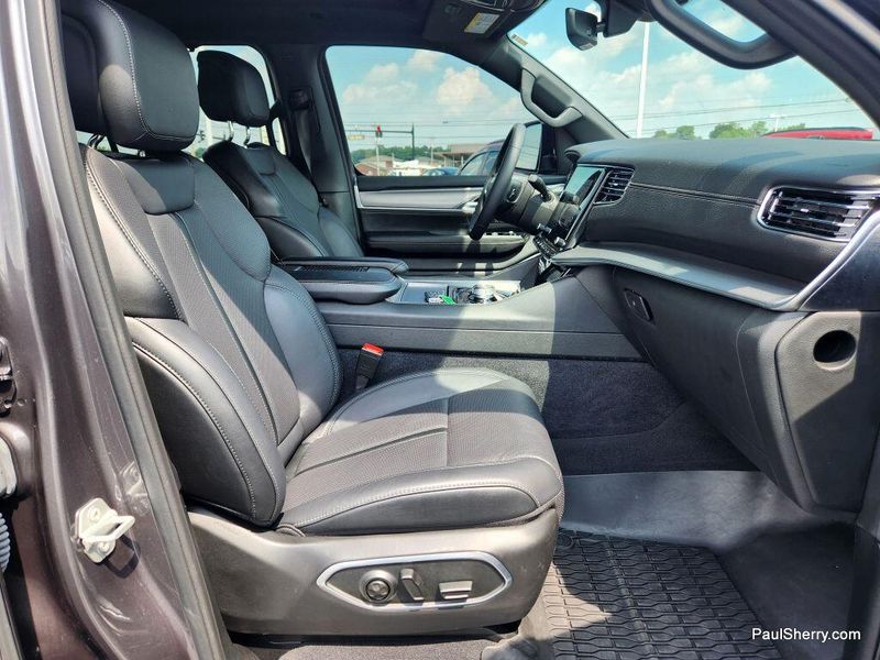 2024 Jeep Wagoneer Series II CarbideImage 27
