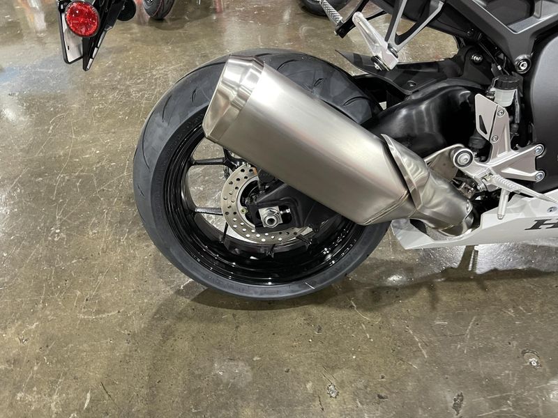 2025 Honda CBR1000RR Image 7