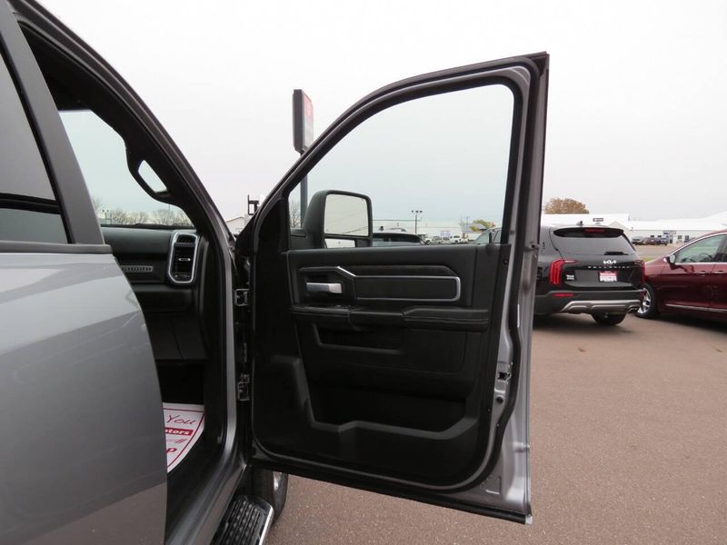 Used 2024 RAM 2500 Big Horn 4x4 4dr Crew Cab 6.3 ft. SB PickupImage 28