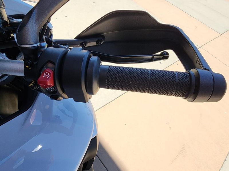 New 2024 Ducati MULTISTRADA V4 S TRAVEL & RADAR SPOKED WHEELS - DEMO Image 16