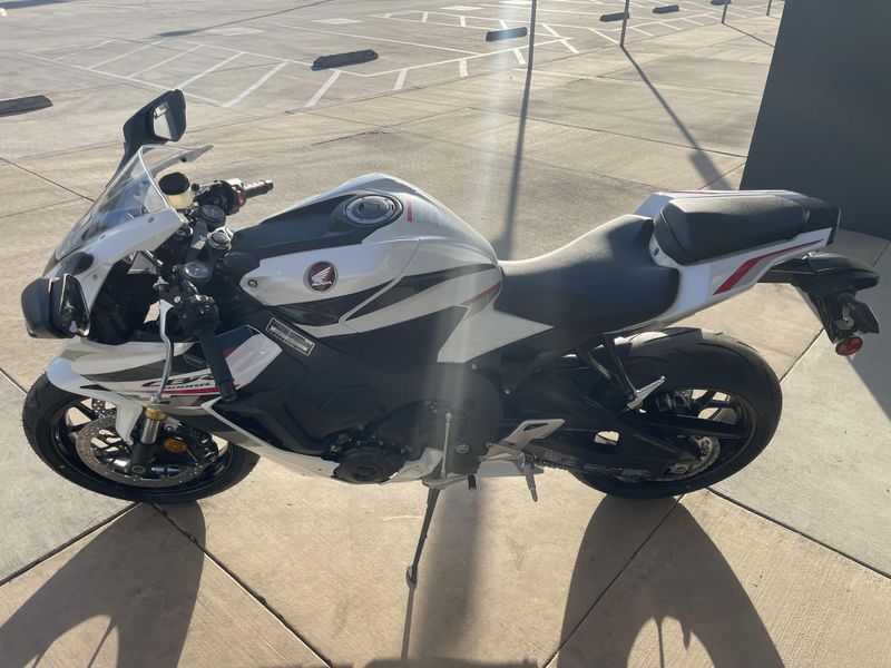 2025 Honda CBR1000RR ABS Image 6