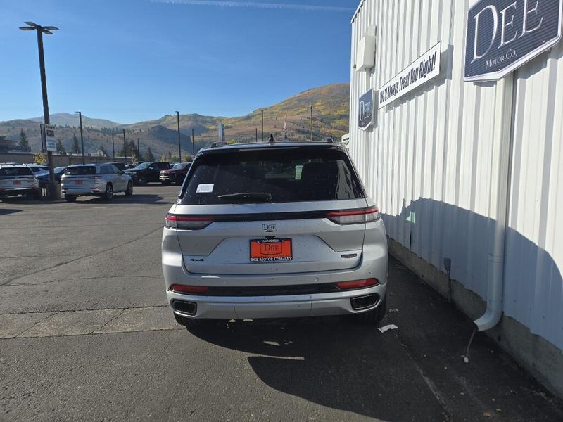 2025 Jeep Grand Cherokee Summit photo 2