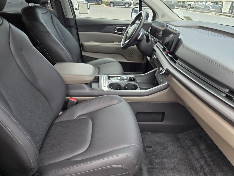 Used 2026 Kia Carnival MPV Hybrid EX FWD