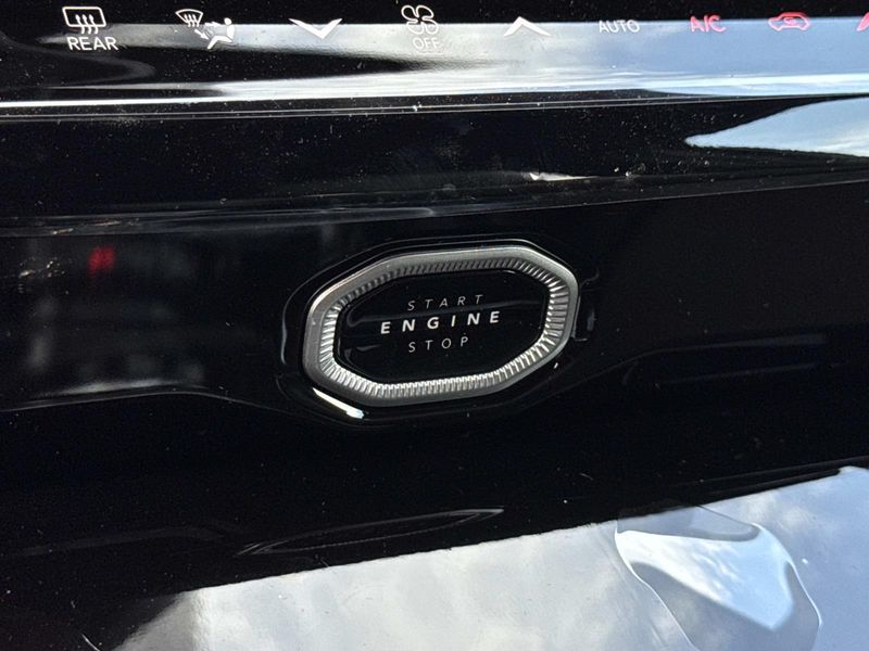 New 2026 Jeep Grand Cherokee Laredo Altitude 4x4