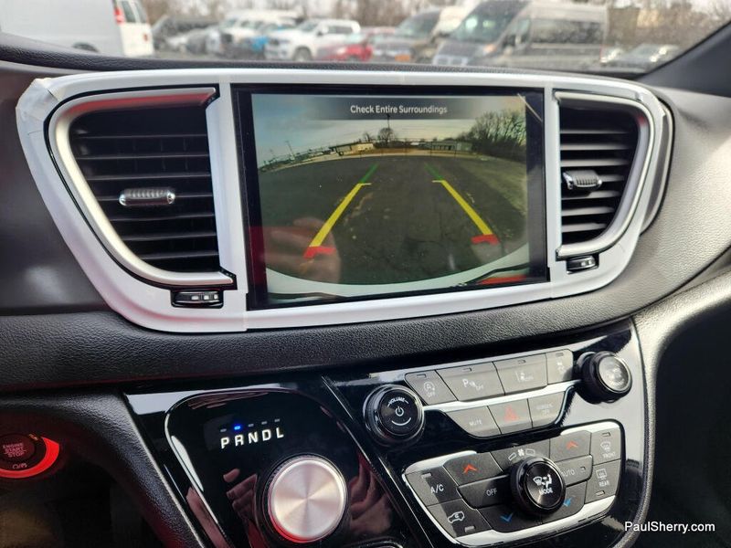 New 2026 Chrysler Voyager LX