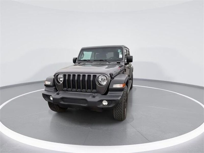 Used 2022 Jeep Wrangler Unlimited Sport AltitudeImage 3