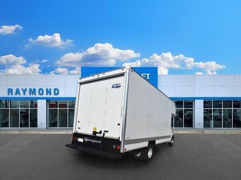 New 2026 Chevrolet Express 3500 Work VanImage 2