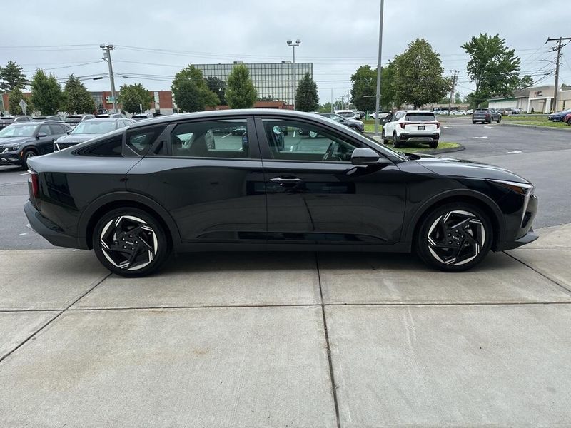 2025 Kia K4 EXImage 4