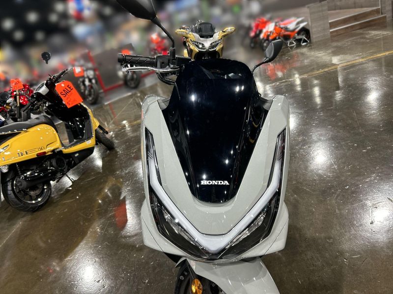 2025 Honda PCX Image 21