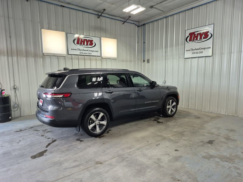 Used 2022 Jeep Grand Cherokee L LimitedImage 4
