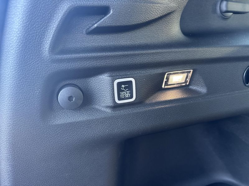 New 2025 Jeep Grand Cherokee L Limited 4x4Image 13