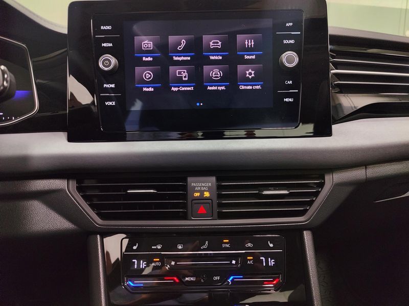 Used 2025 Volkswagen Jetta SE w/SunroofImage 18