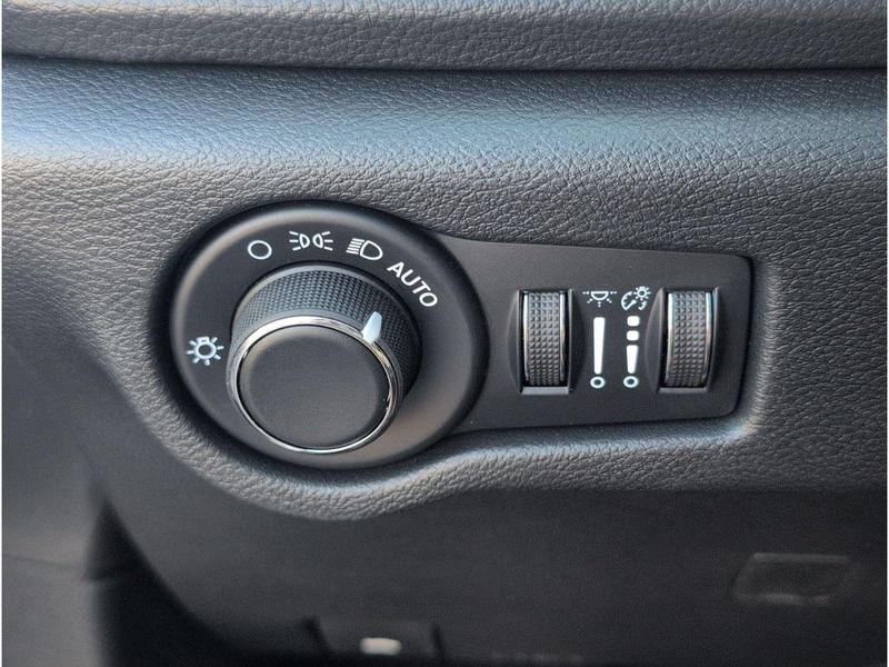 New 2027 Chrysler Pacifica SelectImage 27