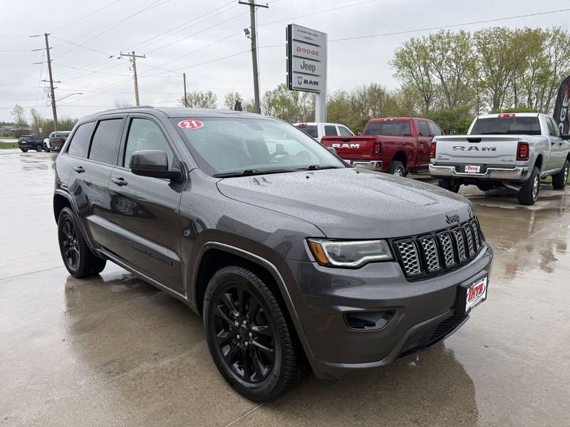 Used 2021 Jeep Grand Cherokee Laredo XImage 38