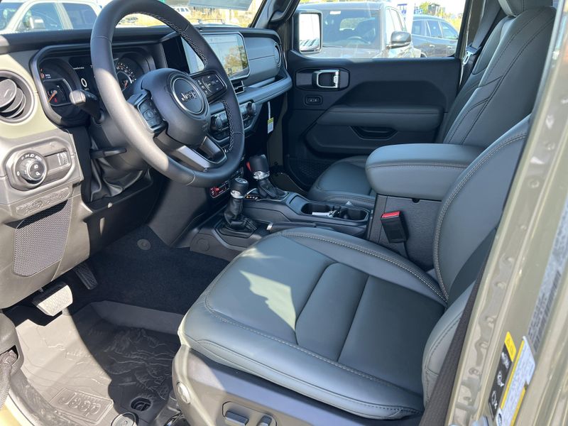 New 2025 Jeep Gladiator Mojave X 4x4Image 14