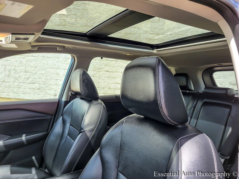 2022 Nissan Rogue SL photo 9