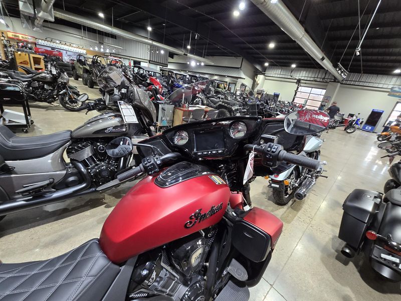 2025 Indian Motorcycle ROADMASTER POWERPLUS DARK HORSE 112 RA 49ST SUNSET RED SMOKE Image 7