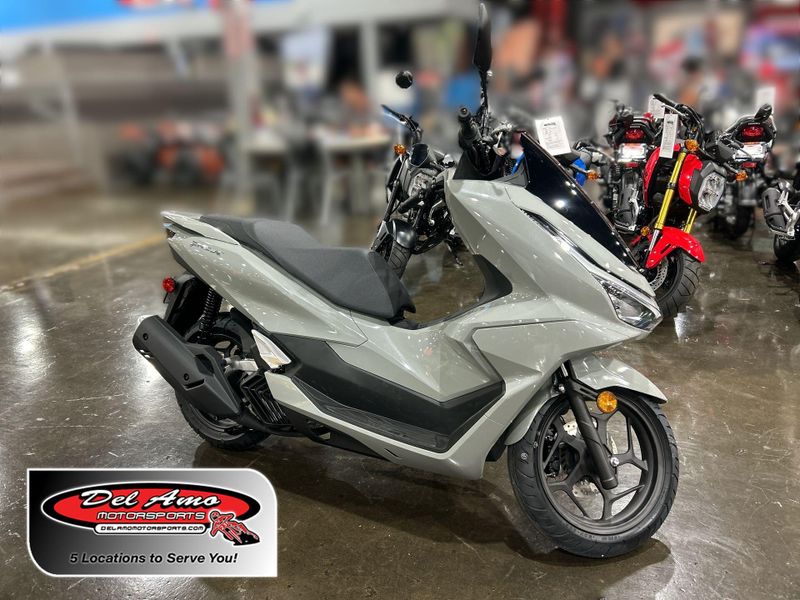 2025 Honda PCX Image 1