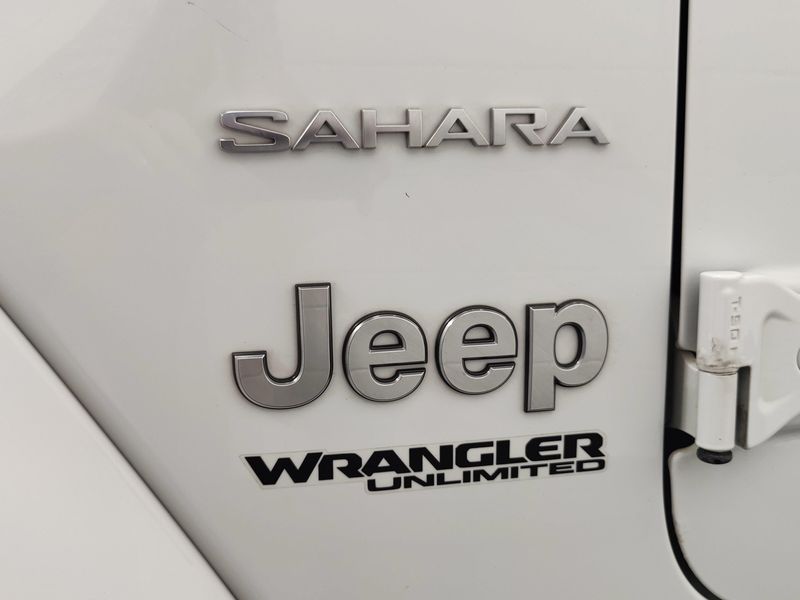 Used 2020 Jeep Wrangler Unlimited Sahara 4X4 w/NavigationImage 4