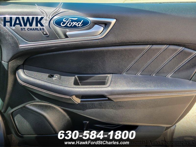 2022 Ford Edge ST photo 22