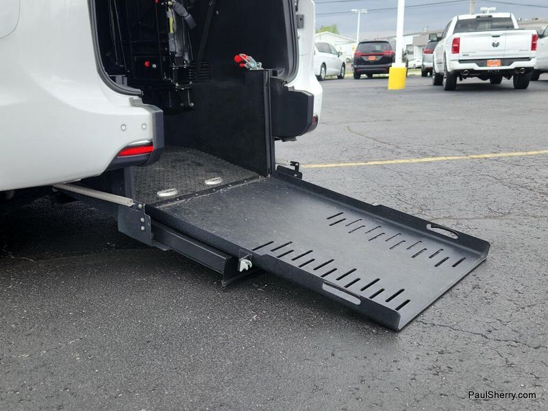 Used 2024 Chrysler Pacifica Touring