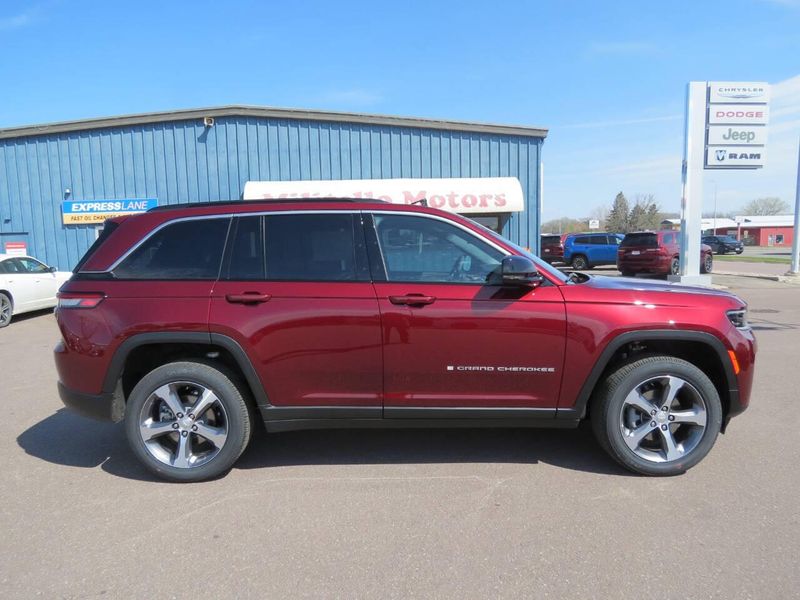 New 2026 Jeep Grand Cherokee Limited 4x4Image 1