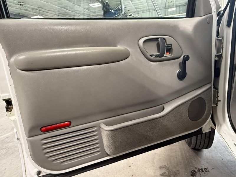 Used 1999 GMC Sierra C3500 HD Chassis Image 14