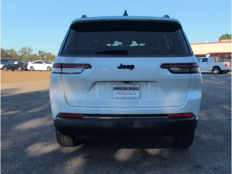 New 2027 Jeep Grand Cherokee L Laredo Altitude 4x2Image 4