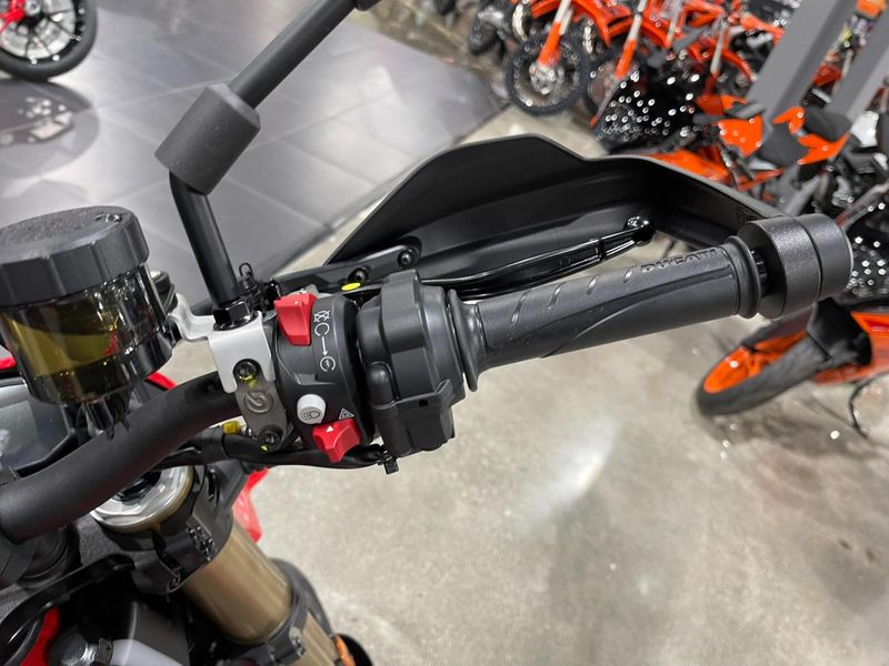 New 2025 Ducati HYPERMOTARD 698 Image 22