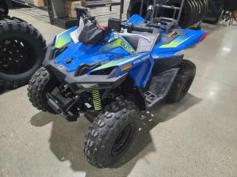 2025 Polaris OUTLAW 70 EFI VELOCITY BLUE AND LIFTED LIME Image 3