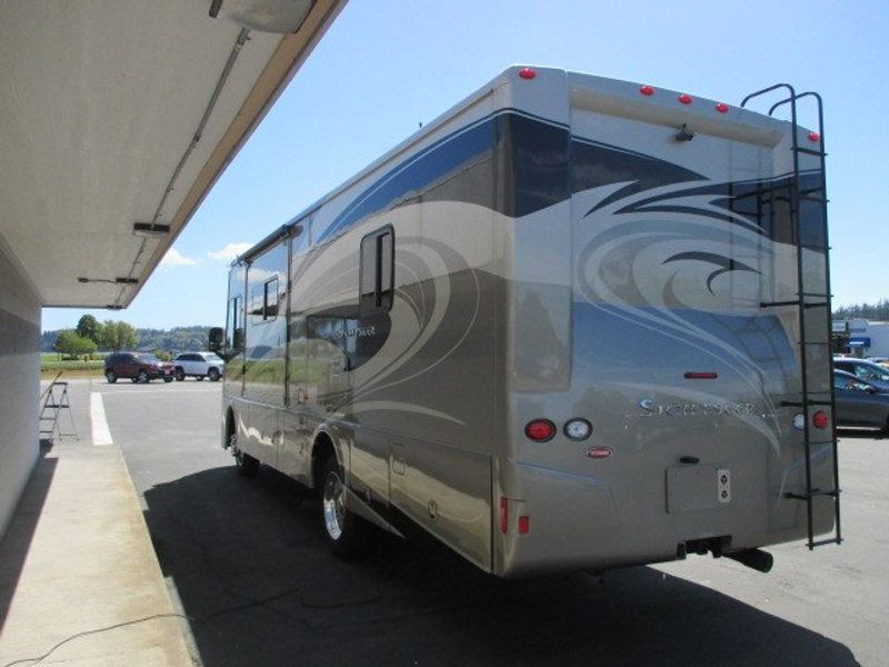 2014 Ford F-53 Motorhome Chassis Image 9