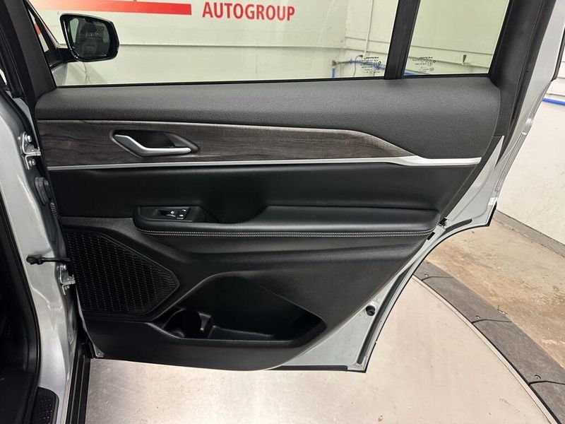 2023 Jeep Grand Cherokee L LimitedImage 29