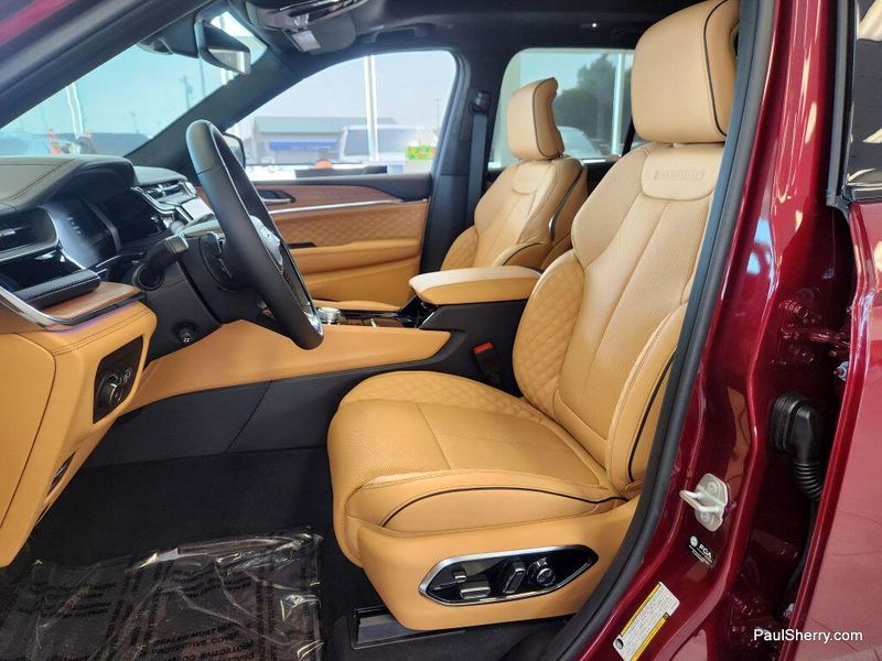 New 2025 Jeep Grand Cherokee Summit Reserve 4x4Image 16