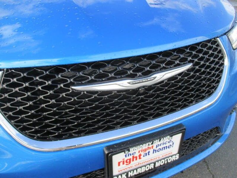 New 2026 Chrysler Pacifica SelectImage 4