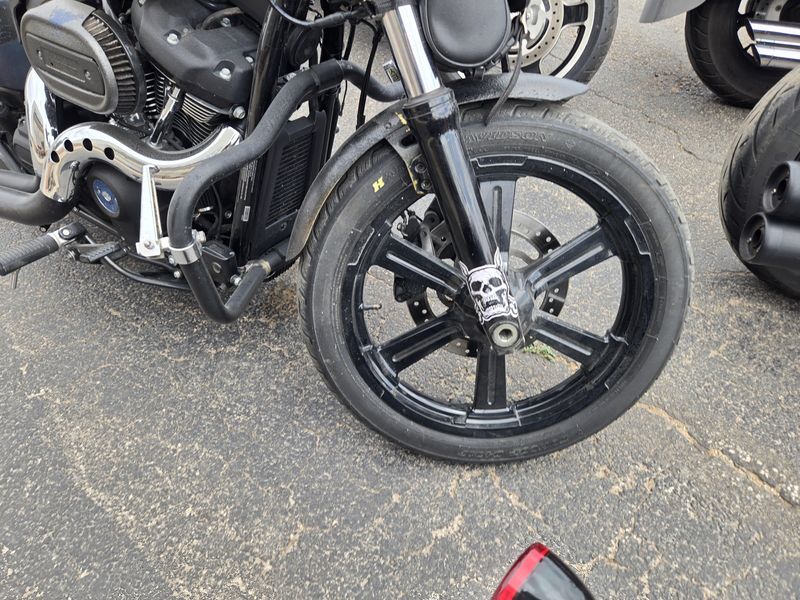 USED 2023 HARLEY SOFTAIL STREET BOB 114 Image 15