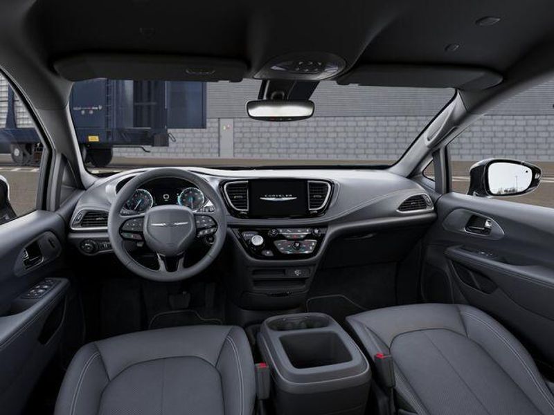 New 2026 Chrysler Pacifica SelectImage 14
