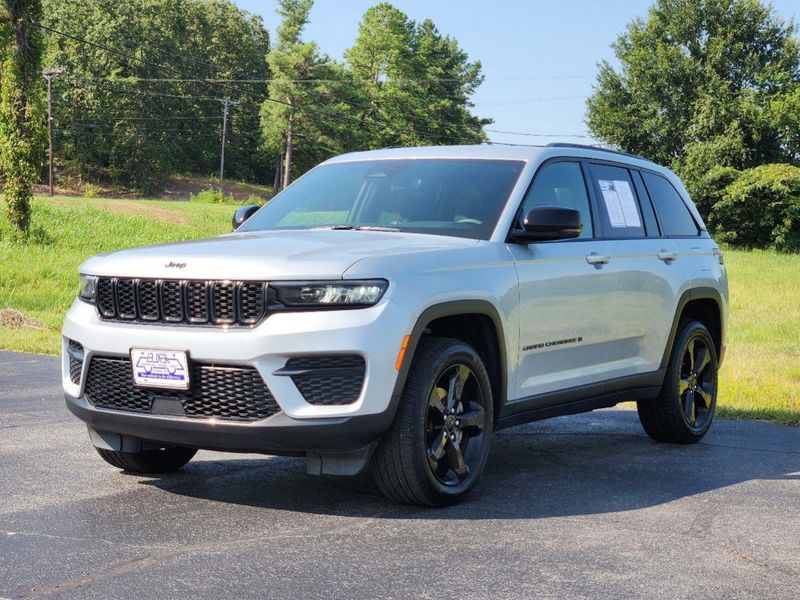 2023 Jeep Grand Cherokee AltitudeImage 2