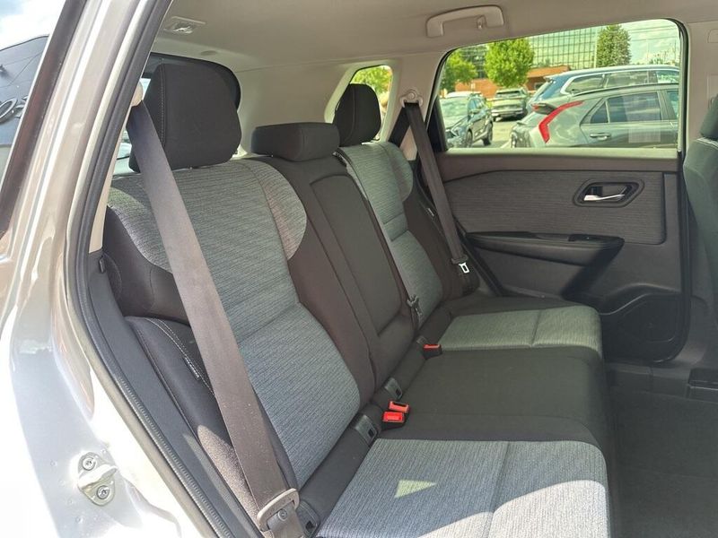 Used 2023 Nissan Rogue SVImage 19