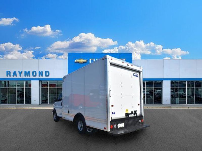 New 2026 Chevrolet Express 3500 Work VanImage 6